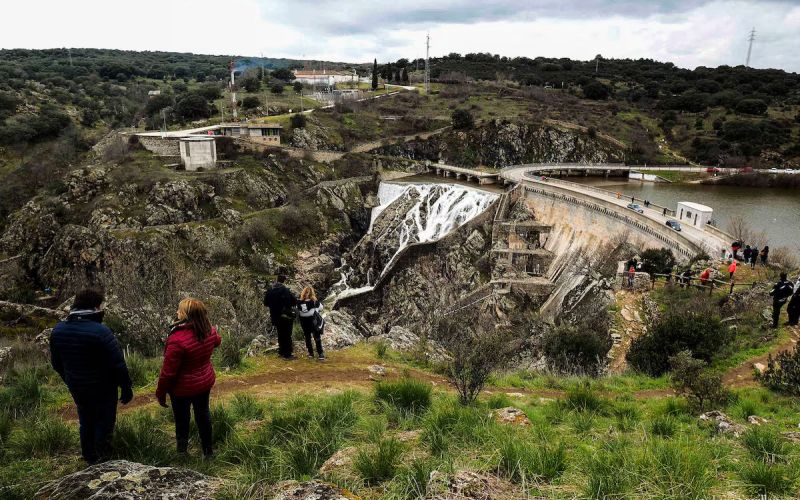 El Gobierno reconoce haber “descuidado durante años” los sensores que auscultan la seguridad de sus embalses: “Se sabe poco sobre sus cimientos” - El País